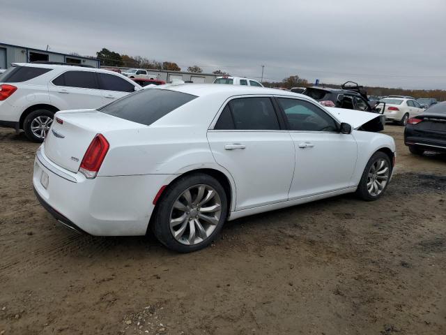 Photo 3 from auction – 2019 CHRYSLER 300 TOURIN with VIN 2C3CCAAG3KH542489