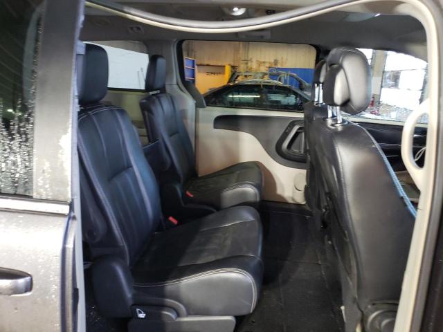 Photo 11 from auction – 2015 CHRYSLER TOWN & COU with VIN 2C4RC1BG3FR565503