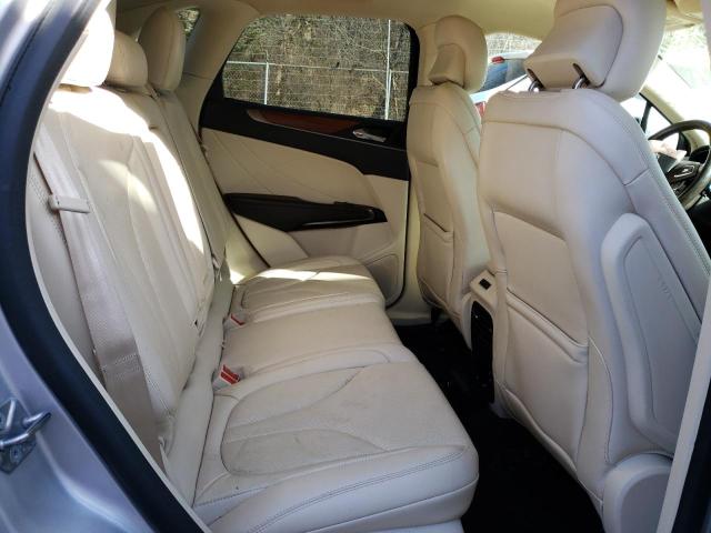 Photo 11 from auction – 2016 LINCOLN MKC RESERV with VIN 5LMCJ3D9XGUJ08240