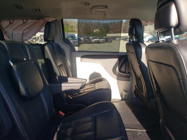 Photo 11 from auction – 2015 CHRYSLER TOWN & COU with VIN 2C4RC1BG8FR698824