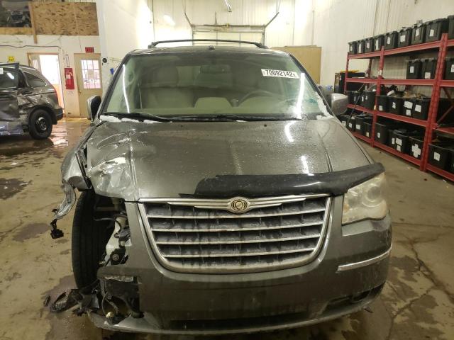 Photo 5 from auction – 2010 CHRYSLER TOWN & COU with VIN 2A4RR6DX2AR233645