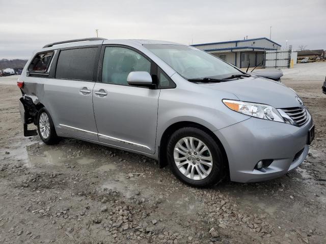 Photo 4 from auction – 2017 TOYOTA SIENNA XLE with VIN 5TDYZ3DC7HS830160