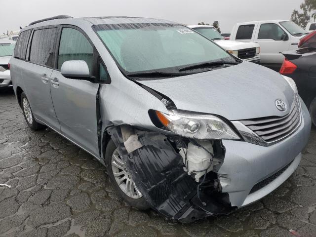 Photo 4 from auction – 2017 TOYOTA SIENNA XLE with VIN 5TDYZ3DC0HS768519