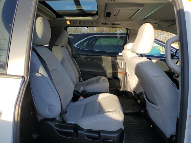 Photo 11 from auction – 2017 TOYOTA SIENNA XLE with VIN 5TDYZ3DC3HS868100