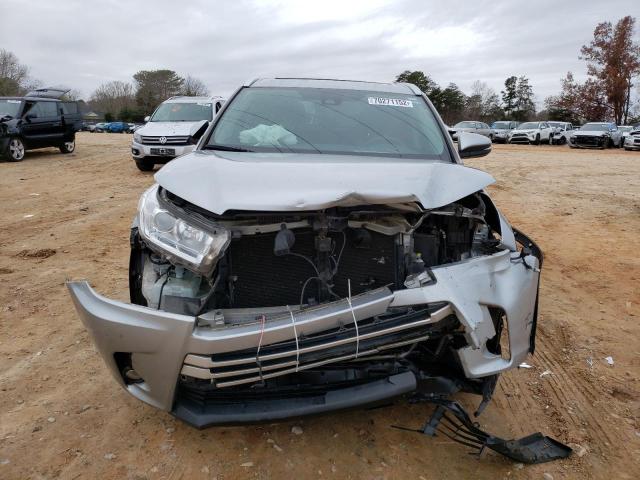 Photo 5 from auction – 2017 TOYOTA HIGHLANDER with VIN 5TDKZRFH5HS524334