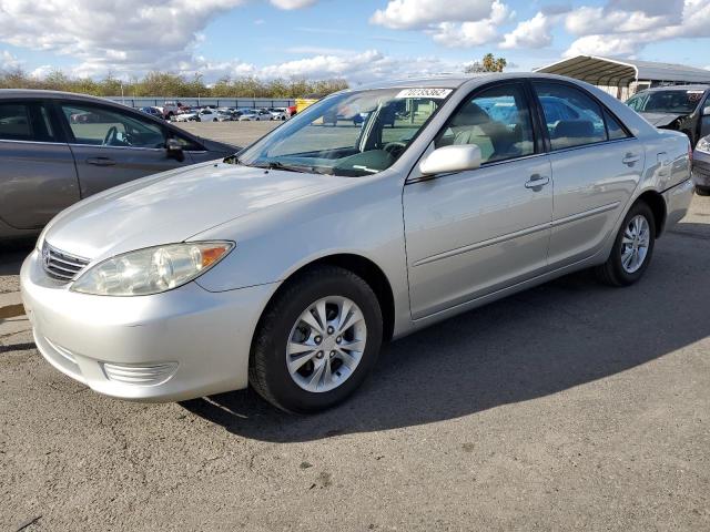 TOYOTA CAMRY LE 2005 with VIN 4T1BF32K25U603101 - Photo from auction