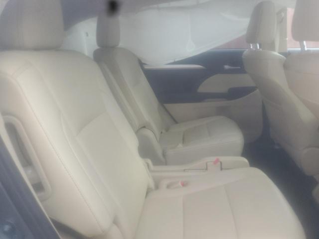 Photo 11 from auction – 2019 TOYOTA HIGHLANDER with VIN 5TDKZRFH9KS328954