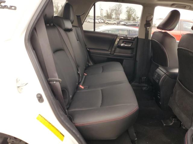 Photo 11 from auction – 2018 TOYOTA 4RUNNER SR with VIN JTEBU5JR2J5589222