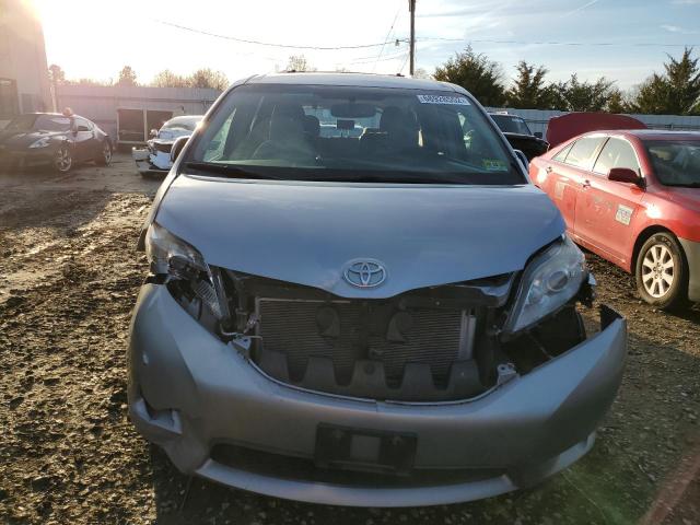 Photo 5 from auction – 2017 TOYOTA SIENNA LE with VIN 5TDKZ3DC8HS779449