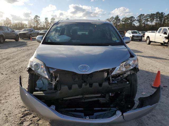 Photo 5 from auction – 2017 TOYOTA SIENNA XLE with VIN 5TDYZ3DC7HS885577