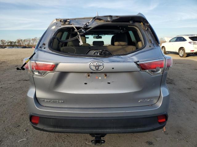 Photo 6 from auction – 2016 TOYOTA HIGHLANDER with VIN 5TDJKRFHXGS504692
