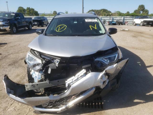 Foto 5 de la subasta – 2017 TOYOTA RAV4 LE con VIN 2T3BFREV3HW662811