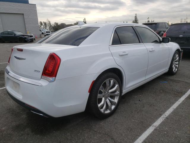 Photo 3 from auction – 2017 CHRYSLER 300 LIMITE with VIN 2C3CCAAG8HH584536