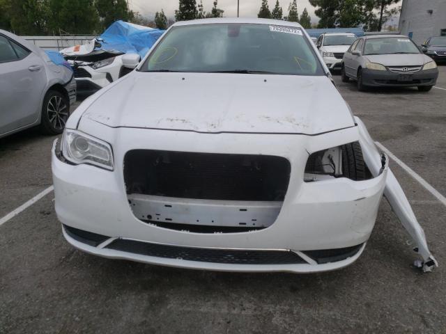 Photo 5 from auction – 2017 CHRYSLER 300 LIMITE with VIN 2C3CCAAG8HH584536