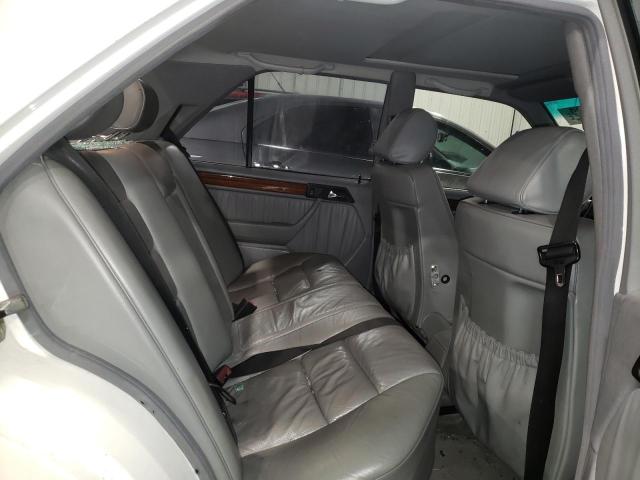 Photo 10 from auction – 1995 MERCEDES-BENZ E 320 BASE with VIN WDBEA32E2SC236890
