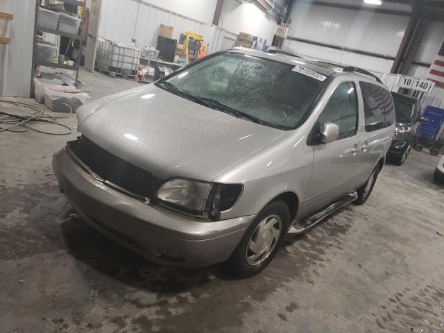 TOYOTA SIENNA LE 2001 with VIN 4T3ZF13C71U397396 - Photo from auction
