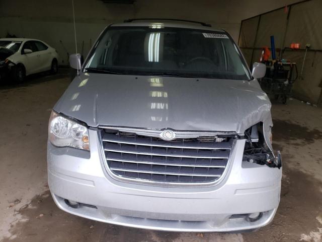 Photo 5 from auction – 2010 CHRYSLER TOWN & COU with VIN 2A4RR5D17AR461324