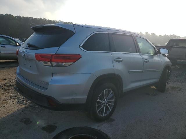 Photo 3 from auction – 2019 TOYOTA HIGHLANDER with VIN 5TDJZRFH1KS993813