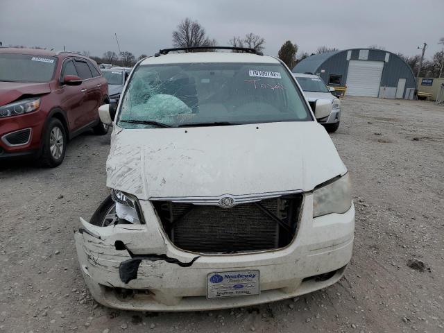 Photo 5 from auction – 2010 CHRYSLER TOWN & COU with VIN 2A4RR5D18AR267269