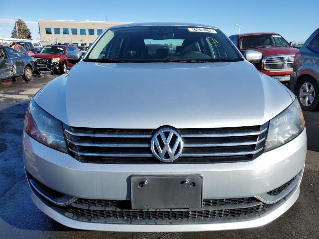 Photo 5 from auction – 2015 VOLKSWAGEN PASSAT S with VIN 1VWAT7A35FC070353