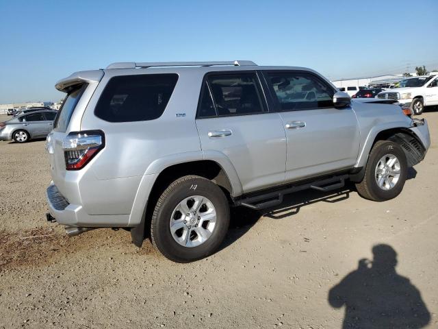 Photo 3 from auction – 2018 TOYOTA 4RUNNER SR with VIN JTEZU5JR0J5185558