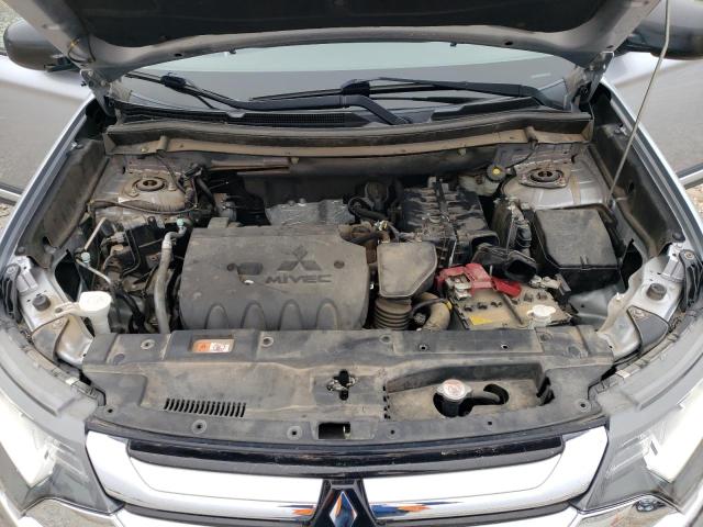 Photo 12 from auction – 2017 MITSUBISHI OUTLANDER with VIN JA4AD2A38HZ014176
