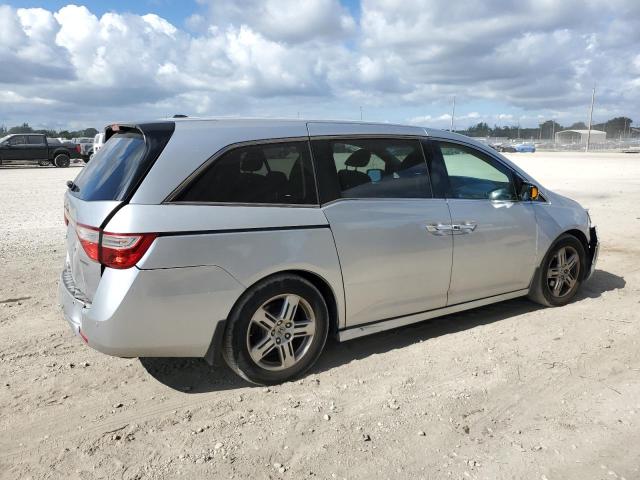 Photo 3 from auction – 2011 HONDA ODYSSEY TO with VIN 5FNRL5H92BB090061