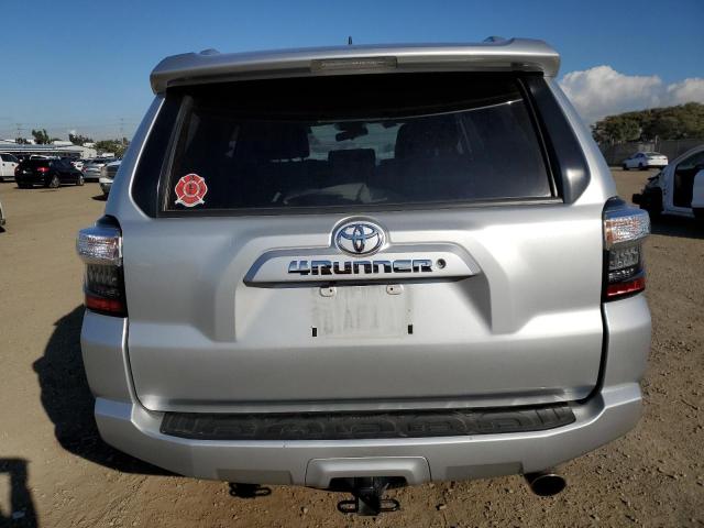 Photo 6 from auction – 2018 TOYOTA 4RUNNER SR with VIN JTEZU5JR0J5185558
