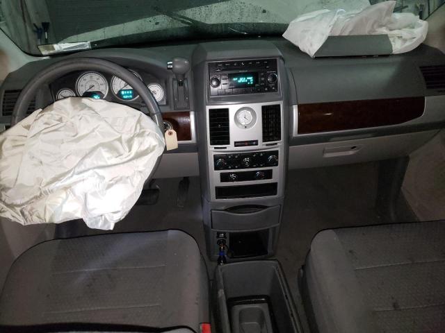 Photo 8 from auction – 2010 CHRYSLER TOWN & COU with VIN 2A4RR5D16AR310085