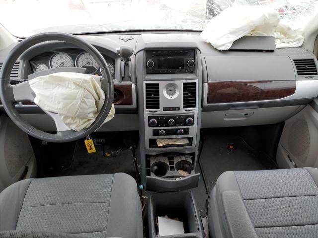 Photo 8 from auction – 2010 CHRYSLER TOWN & COU with VIN 2A4RR5D18AR267269