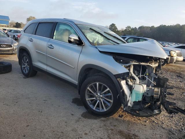 Photo 4 from auction – 2019 TOYOTA HIGHLANDER with VIN 5TDJZRFH1KS993813