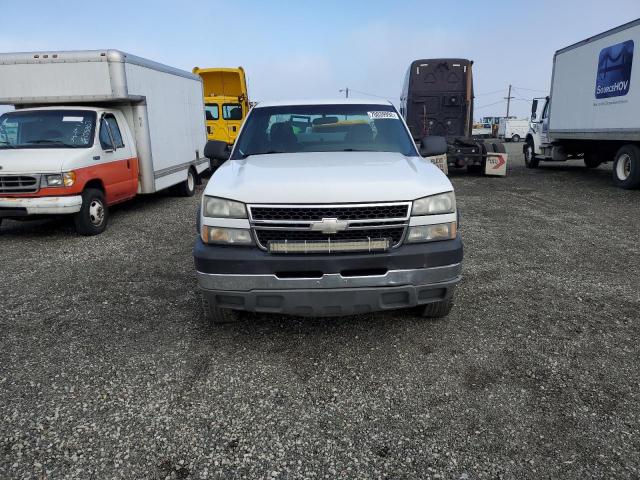 Photo 5 from auction – 2005 CHEVROLET SILVERADO with VIN 1GBHC29U45E316043