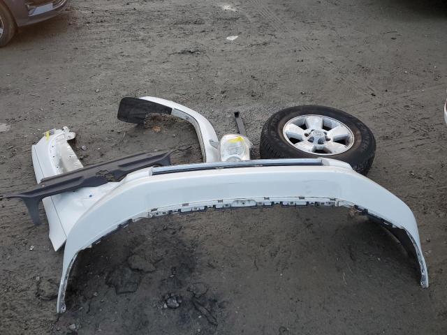 Photo 13 from auction – 2004 TOYOTA 4RUNNER SR with VIN JTEBU14R640031671