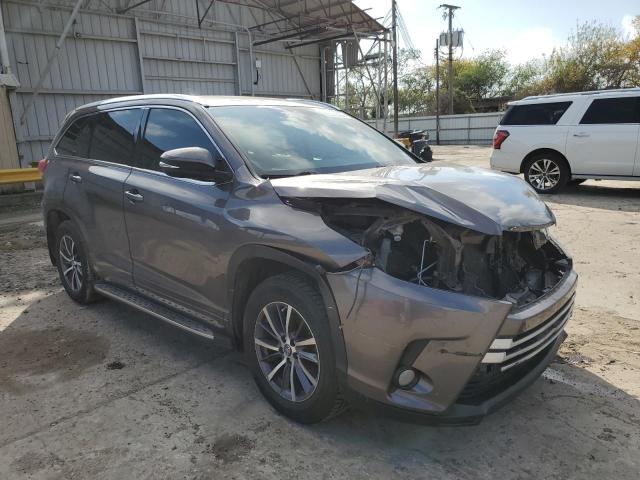 Photo 4 from auction – 2017 TOYOTA HIGHLANDER with VIN 5TDKZRFH3HS516653