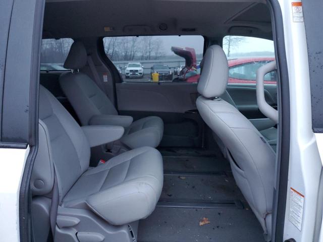 Photo 11 from auction – 2018 TOYOTA SIENNA XLE with VIN 5TDDZ3DC9JS196614