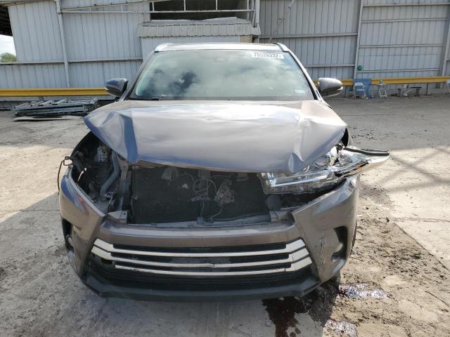 Photo 5 from auction – 2017 TOYOTA HIGHLANDER with VIN 5TDKZRFH3HS516653
