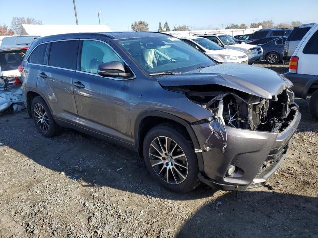 Photo 4 from auction – 2018 TOYOTA HIGHLANDER with VIN 5TDJZRFH7JS499602