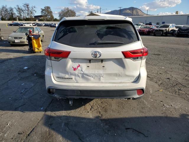 Photo 6 from auction – 2018 TOYOTA HIGHLANDER with VIN 5TDZARFH2JS035952