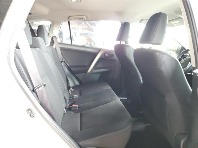 Photo 11 from auction – 2018 TOYOTA RAV4 LE with VIN JTMZFREV1JJ185802