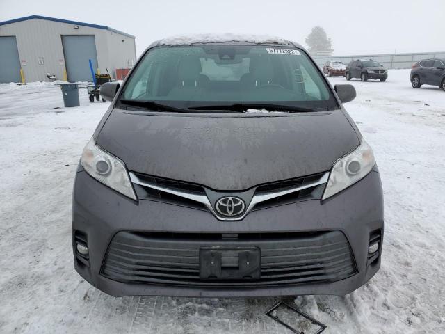 Photo 5 from auction – 2018 TOYOTA SIENNA XLE with VIN 5TDDZ3DC0JS200078