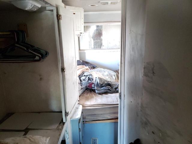 Photo 9 from auction – 2002 WORKHORSE CUSTOM CHASSIS MOTORHOME with VIN 5B4MP67G723346623