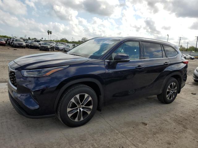 TOYOTA HIGHLANDER 2022 with VIN 5TDGZRBHXNS183102 - Photo from auction