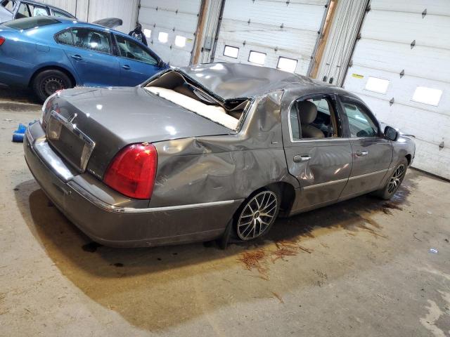 Photo 3 from auction – 2003 LINCOLN TOWN CAR C with VIN 1LNHM83W83Y695481