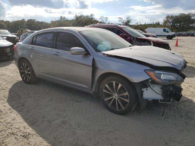 Photo 4 from auction – 2013 CHRYSLER 200 LIMITE with VIN 1C3CCBCG2DN727792