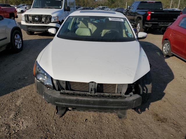 Photo 5 from auction – 2015 VOLKSWAGEN PASSAT SEL with VIN 1VWCS7A39FC038596