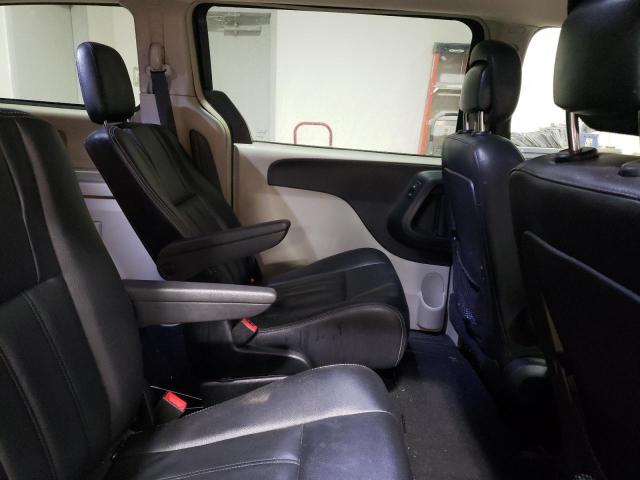 Photo 11 from auction – 2016 CHRYSLER TOWN & COU with VIN 2C4RC1BG4GR298776