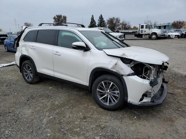 Photo 4 from auction – 2019 TOYOTA HIGHLANDER with VIN 5TDJZRFH0KS594777