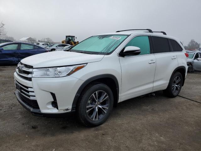 TOYOTA HIGHLANDER 2018 with VIN 5TDBZRFH3JS868198 - Photo from auction