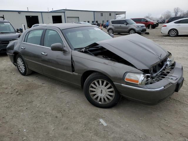 Photo 4 from auction – 2004 LINCOLN TOWN CAR U with VIN 1LNHM83W74Y622328