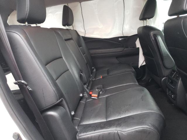 Photo 11 from auction – 2017 HONDA PILOT TOUR with VIN 5FNYF5H94HB026907